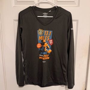 Run Disney Disneyland Half Marathon 13.1 Mickey 2025 LS Shirt Women’s MEDIUM